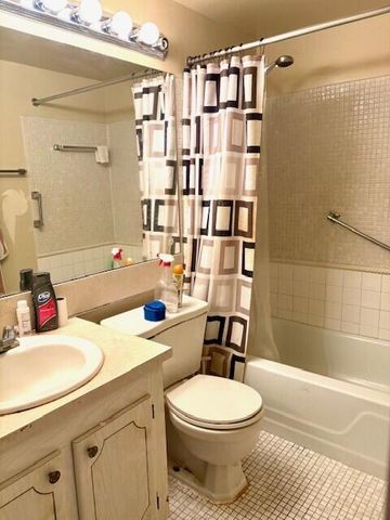 142 Salisbury F, West Palm Beach, FL 33417