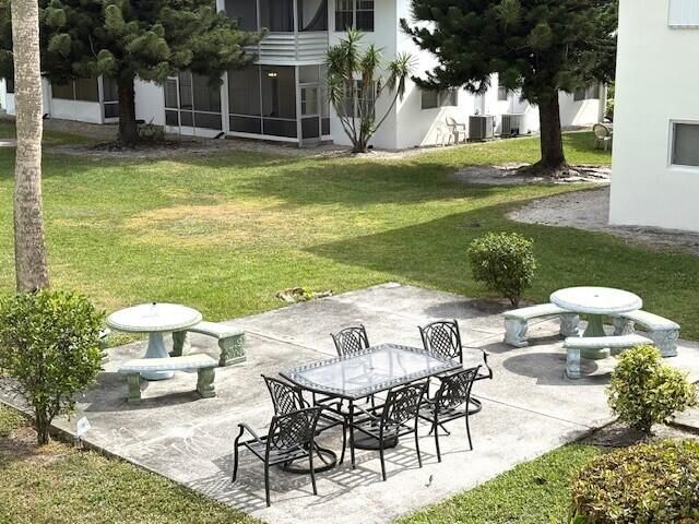 142 Salisbury F, West Palm Beach, FL 33417