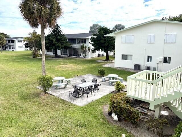 142 Salisbury F, West Palm Beach, FL 33417