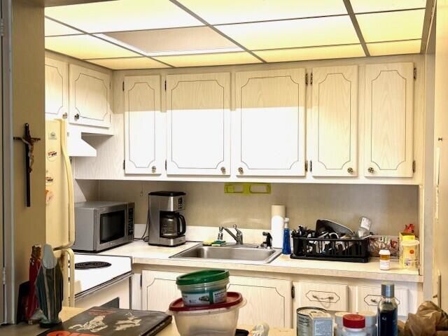 142 Salisbury F, West Palm Beach, FL 33417