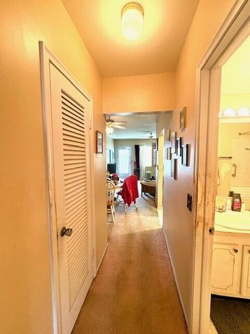 142 Salisbury F, West Palm Beach, FL 33417