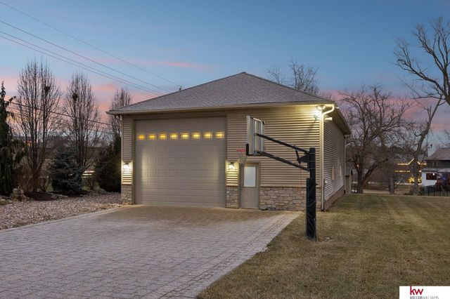 16750 Chutney Drive, Omaha, NE 68136