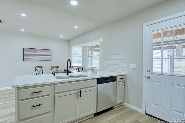 7502 Linfield, San Antonio, TX 78238