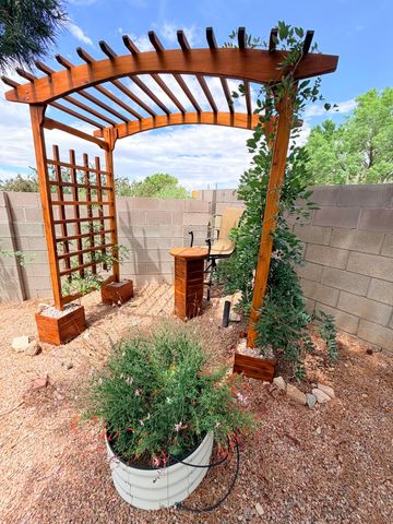 2524 Madre Drive NE, Albuquerque, NM 87112