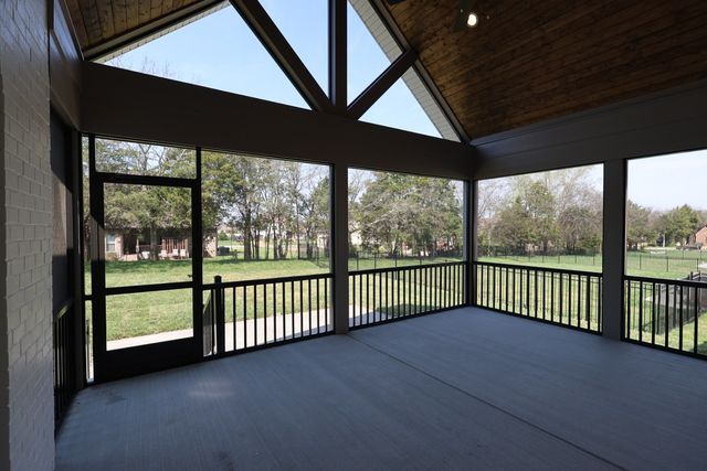 1006 Stone Creek Ln, Lebanon, TN 37087