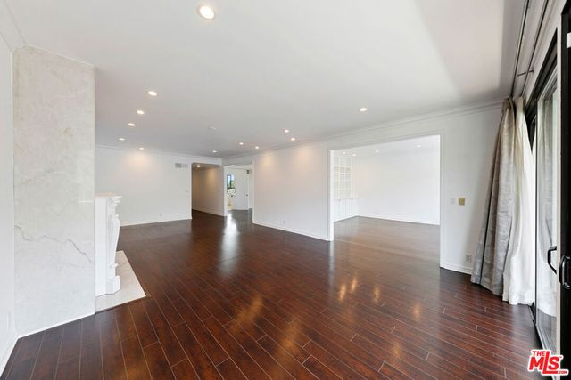 214 N Crescent Drive 3, Beverly Hills, CA 90210