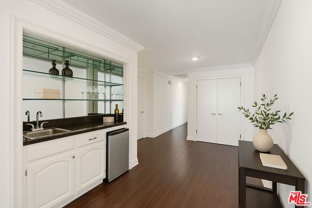 214 N Crescent Drive 3, Beverly Hills, CA 90210