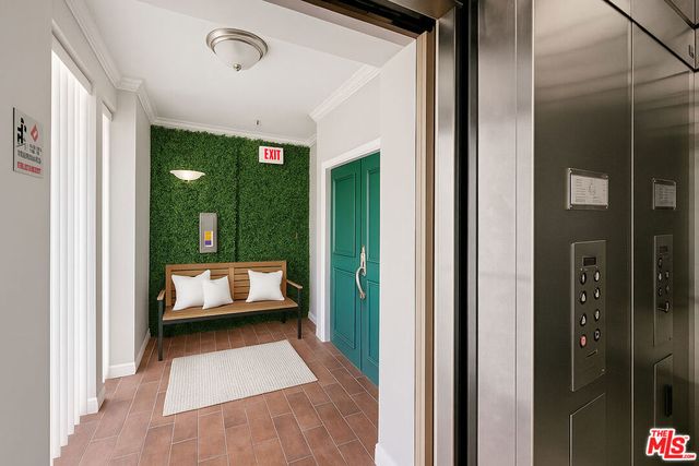 214 N Crescent Drive 3, Beverly Hills, CA 90210