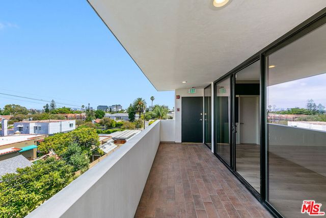 214 N Crescent Drive 3, Beverly Hills, CA 90210