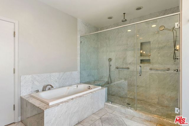 214 N Crescent Drive 3, Beverly Hills, CA 90210