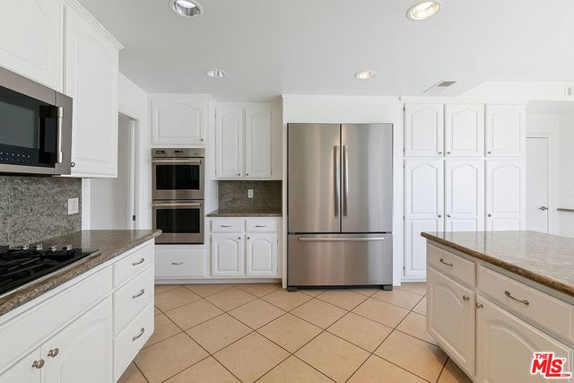 214 N Crescent Drive 3, Beverly Hills, CA 90210