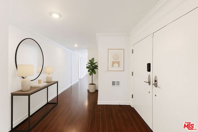 214 N Crescent Drive 3, Beverly Hills, CA 90210