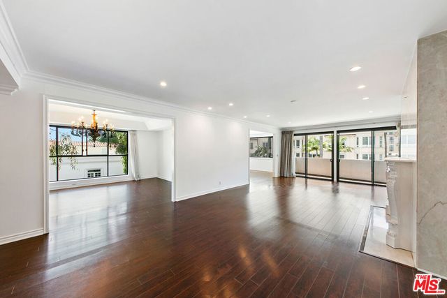 214 N Crescent Drive 3, Beverly Hills, CA 90210