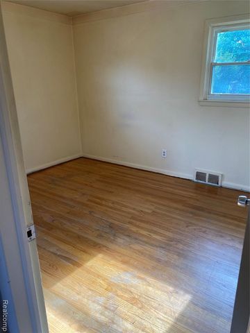 25335 Pattow Street, Roseville, MI 48066