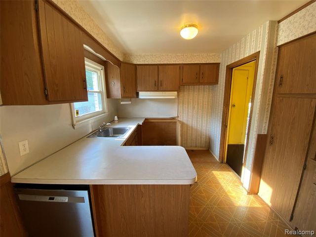 25335 Pattow Street, Roseville, MI 48066