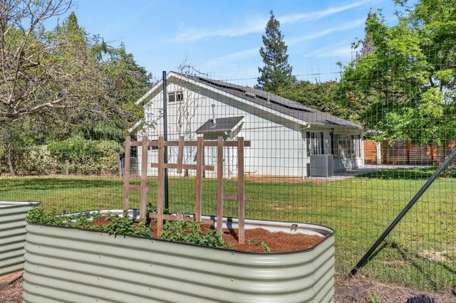 5854 Brace Rd, Loomis, CA 95650