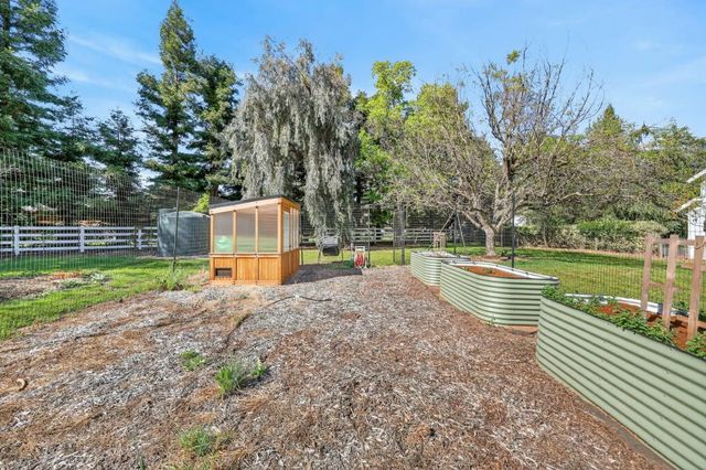 5854 Brace Rd, Loomis, CA 95650