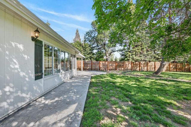 5854 Brace Rd, Loomis, CA 95650