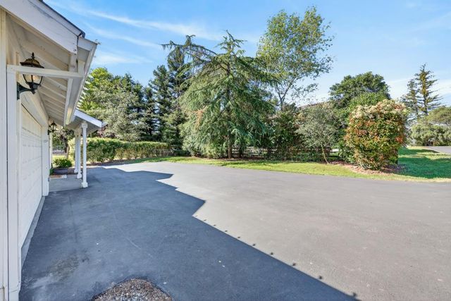 5854 Brace Rd, Loomis, CA 95650