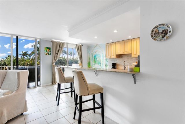 2860 S Ocean Boulevard 208, Palm Beach, FL 33480