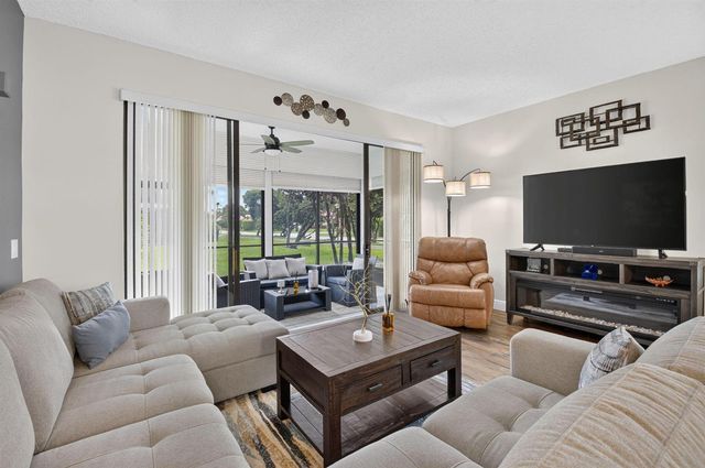 7677 Lexington Club Boulevard B, Delray Beach, FL 33446