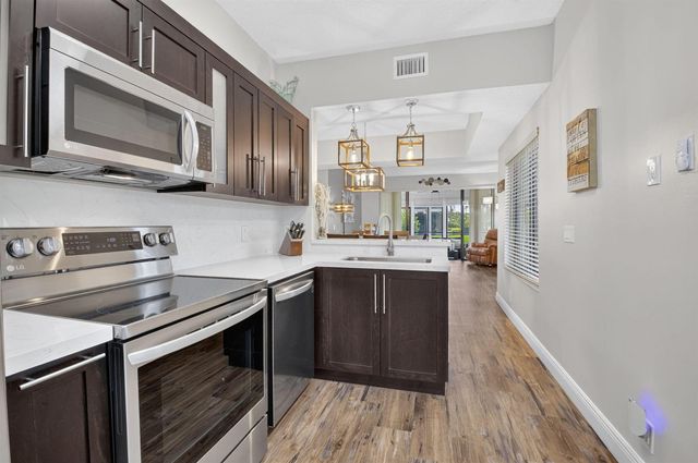 7677 Lexington Club Boulevard B, Delray Beach, FL 33446