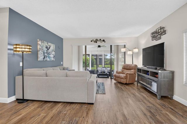 7677 Lexington Club Boulevard B, Delray Beach, FL 33446