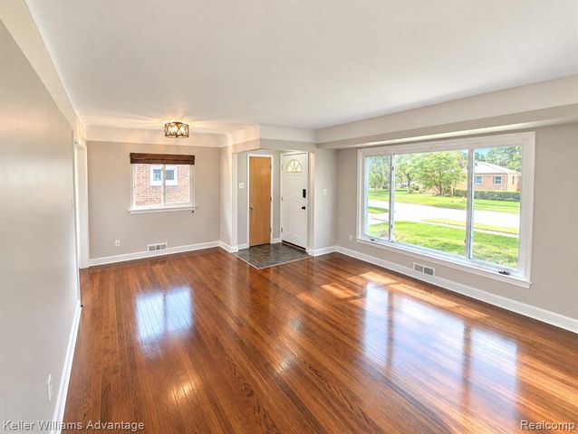28142 Elmira Street, Livonia, MI 48150