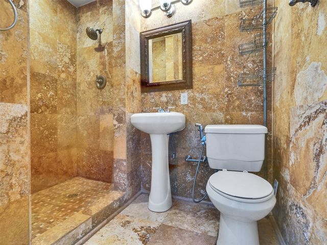 2141 Colquitt Street, Houston, TX 77098