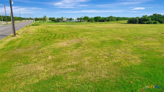 801 N John Stockbauer Drive, Victoria, TX 77904