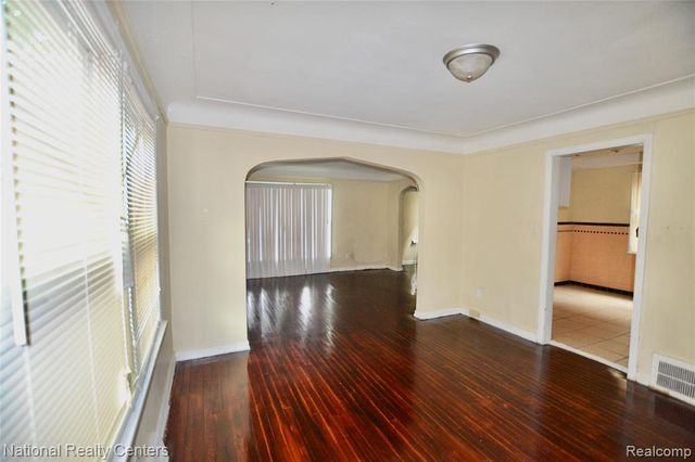 8267 Carlin Street, Detroit, MI 48228