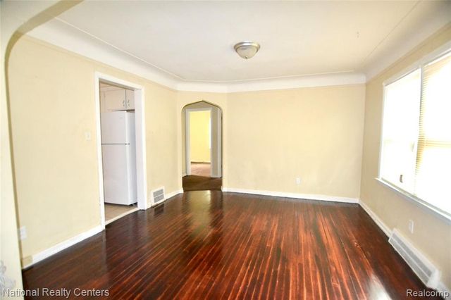 8267 Carlin Street, Detroit, MI 48228