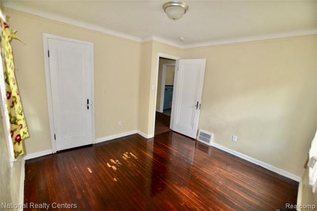 8267 Carlin Street, Detroit, MI 48228