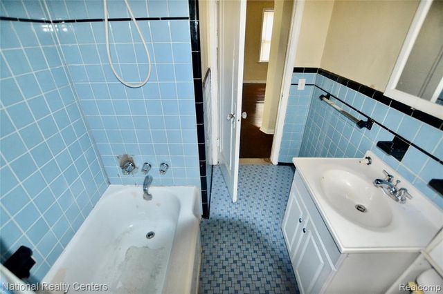 8267 Carlin Street, Detroit, MI 48228