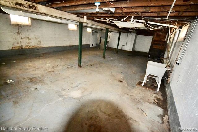 8267 Carlin Street, Detroit, MI 48228