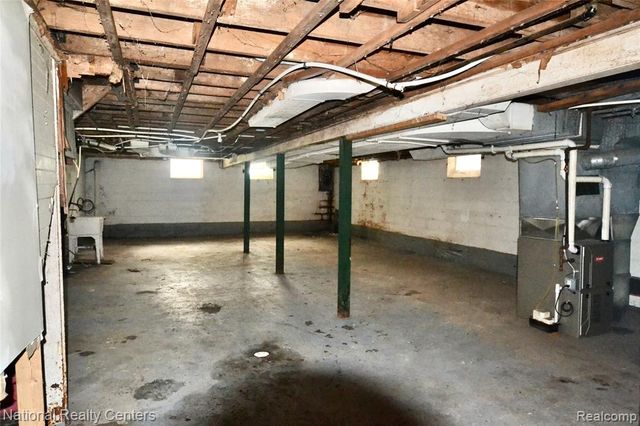 8267 Carlin Street, Detroit, MI 48228