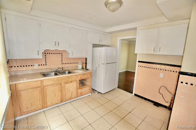 8267 Carlin Street, Detroit, MI 48228
