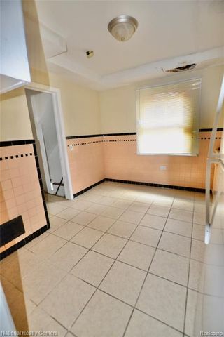 8267 Carlin Street, Detroit, MI 48228