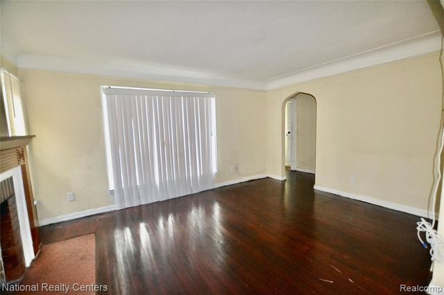 8267 Carlin Street, Detroit, MI 48228