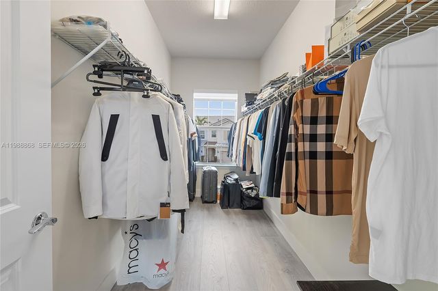 1475 Silk Oak Dr, Hollywood, FL 33021