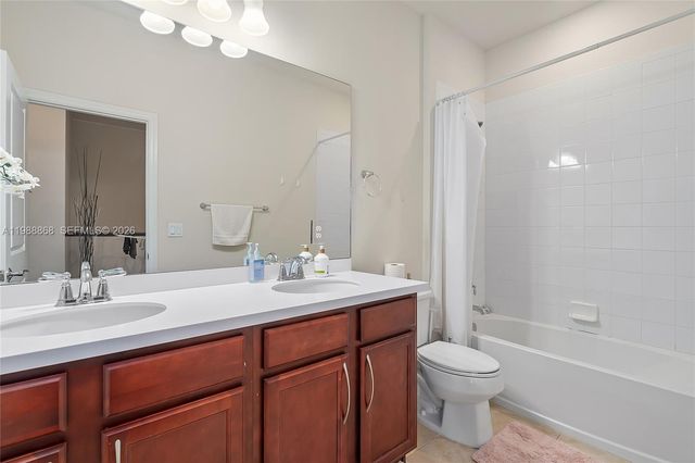 1475 Silk Oak Dr, Hollywood, FL 33021