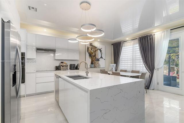 1475 Silk Oak Dr, Hollywood, FL 33021