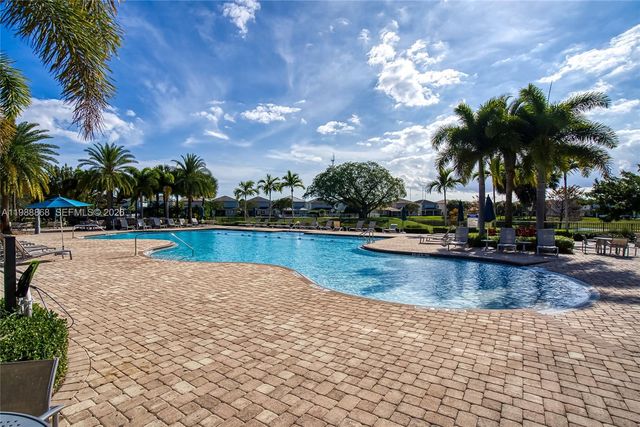 1475 Silk Oak Dr, Hollywood, FL 33021