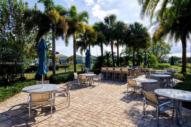 1475 Silk Oak Dr, Hollywood, FL 33021