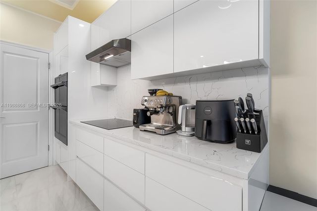 1475 Silk Oak Dr, Hollywood, FL 33021