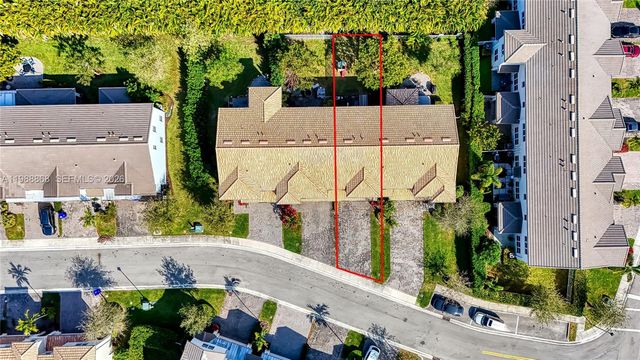 1475 Silk Oak Dr, Hollywood, FL 33021