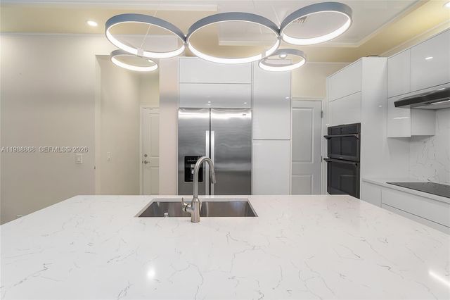 1475 Silk Oak Dr, Hollywood, FL 33021