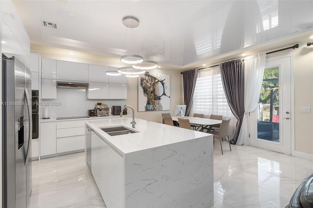 1475 Silk Oak Dr, Hollywood, FL 33021