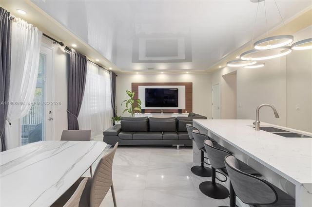 1475 Silk Oak Dr, Hollywood, FL 33021