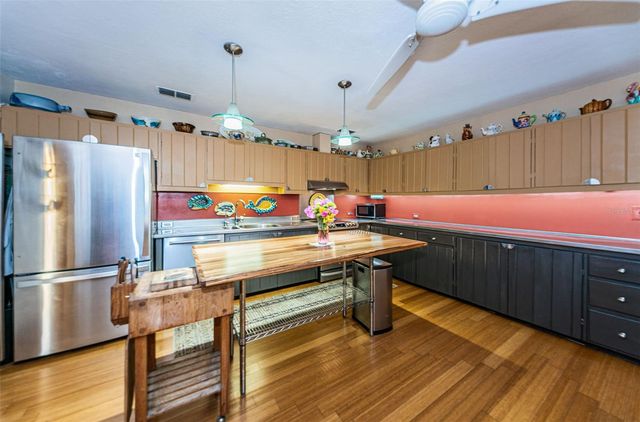 330 N SPRING BOULEVARD, Tarpon Springs, FL 34689